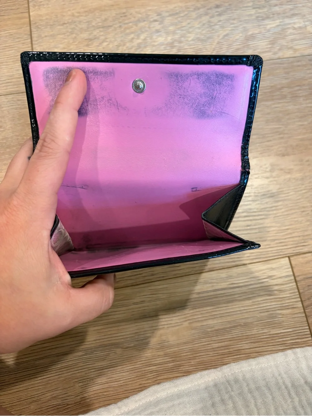 Coach Black Leather Trifold Wallet Pink Interior Snap Closure Y2K